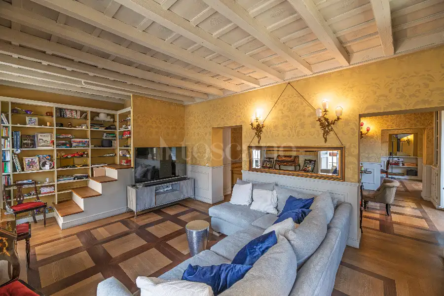 Attico in vendita di 250 mq a €2.700.000 (rif. 46/2026)
