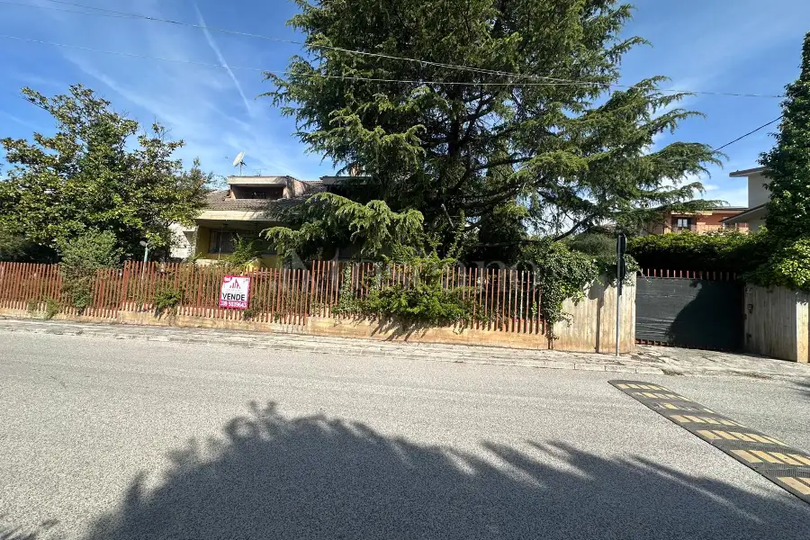 Villa in vendita di 444 mq trattativa riservata (rif. 59/2025)
