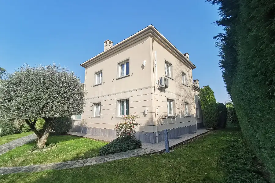 Casale in vendita di 600 mq a €1.400.000 (rif. 32/2026)