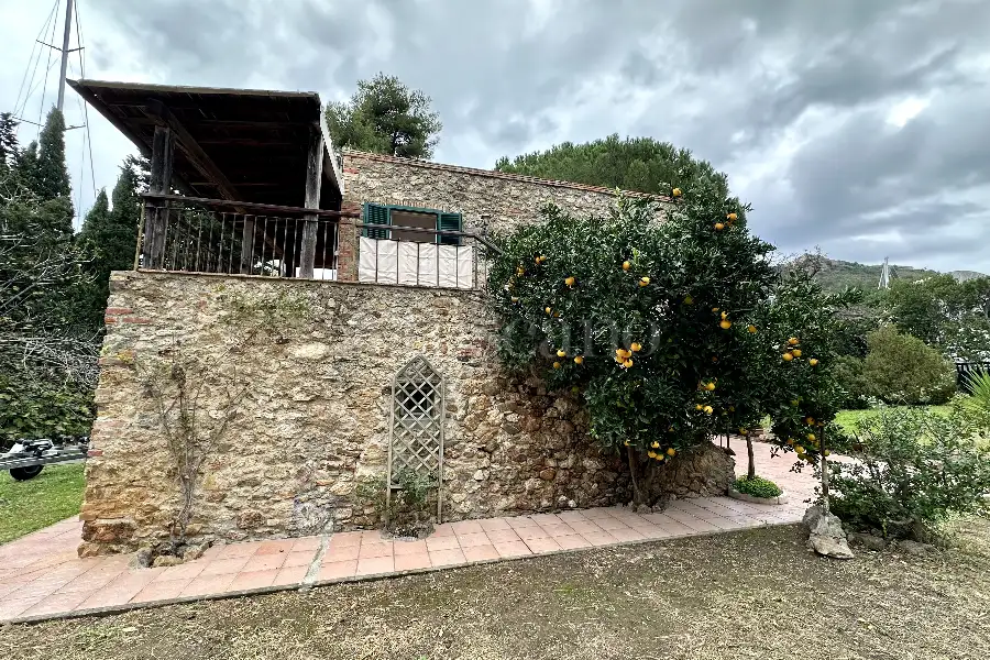 Casale in vendita di 200 mq a €790.000 (rif. 22/2025)