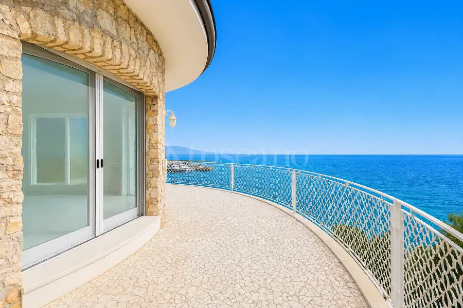 Villa in vendita di 450 mq a €4.500.000 (rif. 24/2025)