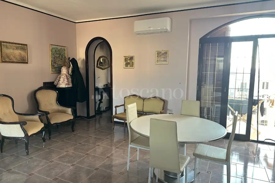 Attico in affitto di 80 mq a €880 (rif. 9/2026)