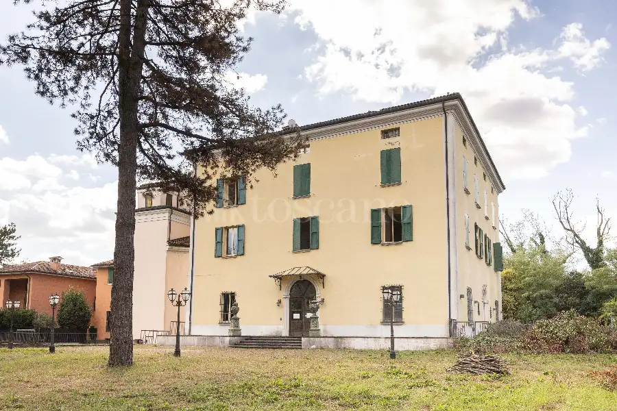 Villa in vendita di 2.660 mq a €950.000 (rif. 43/2025)