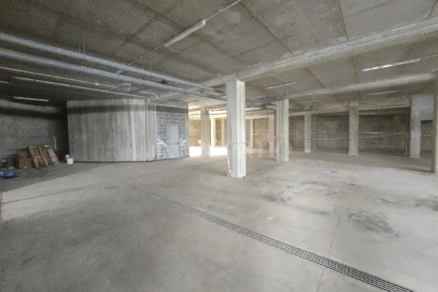 Magazzino in vendita di 680 mq a €350.000 (rif. 77/2026)