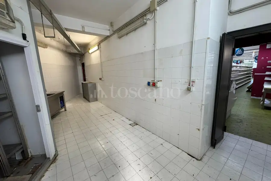 Negozio in vendita di 390 mq a €198.000 (rif. 28/2026)