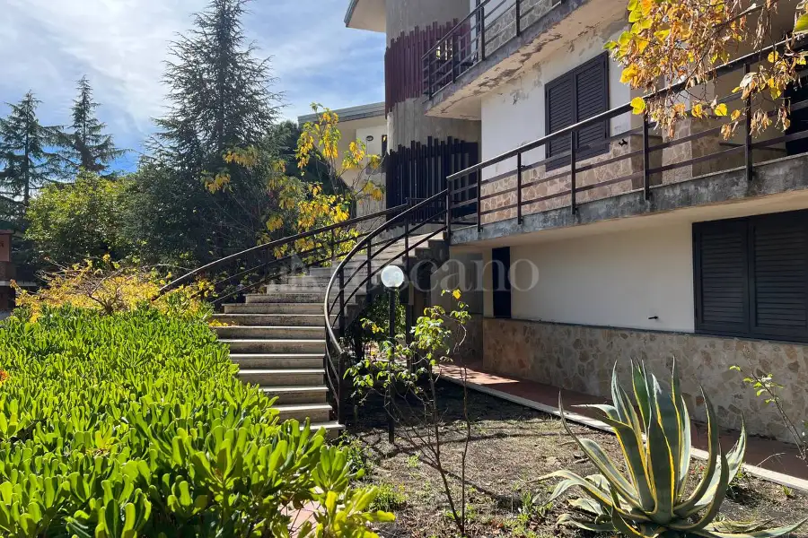Villa in vendita di 396 mq a €445.000 (rif. 168/2025)