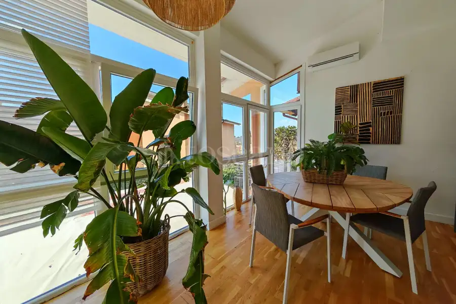 Villa Bifamiliare in vendita di 440 mq a €665.000 (rif. 5/2026)
