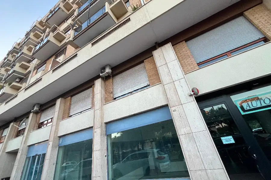 Negozio in vendita di 437 mq a €337.000 (rif. 33/2026)