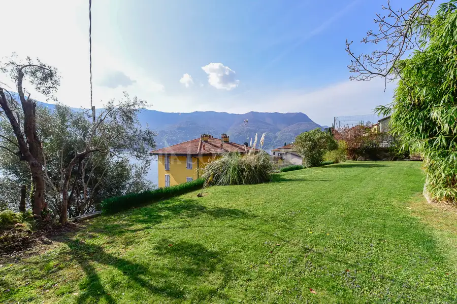 Villa Plurifamiliare in vendita di 400 mq a €3.150.000 (rif. 11/2025)