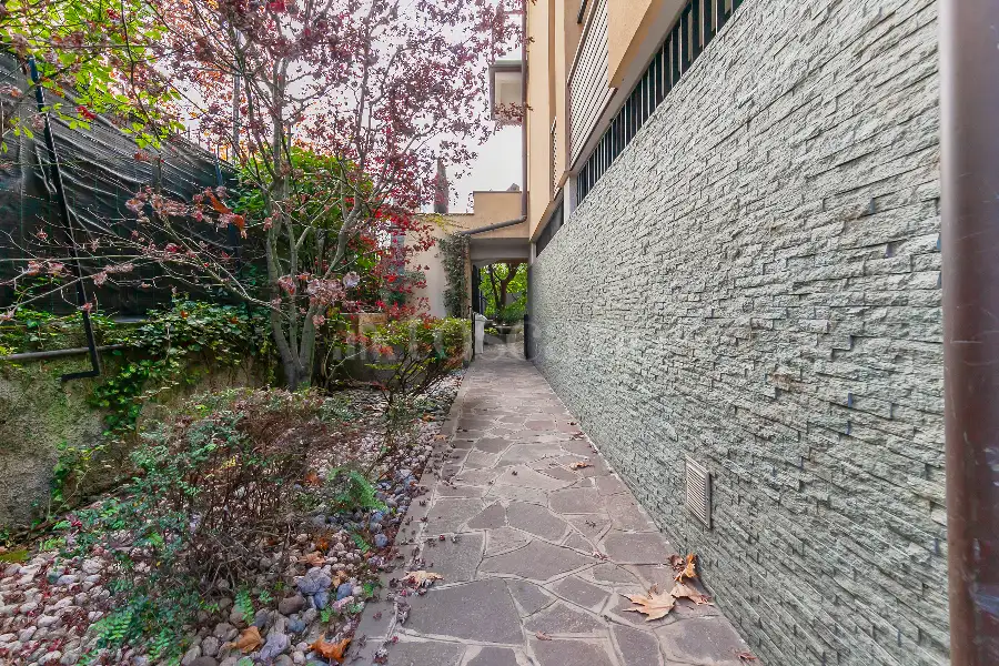 Villa Bifamiliare in vendita di 680 mq a €2.580.000 (rif. 24/2025)