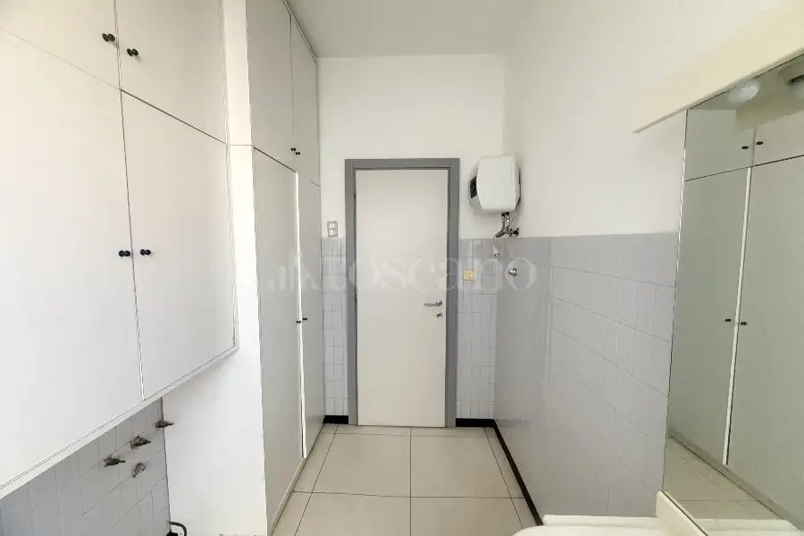 Negozio in vendita di 100 mq a €375.000 (rif. 14/2026)