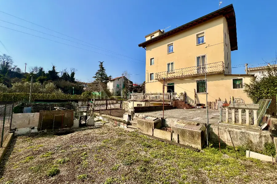 Casa Indipendente in vendita di 420 mq a €435.000 (rif. 10/2025)