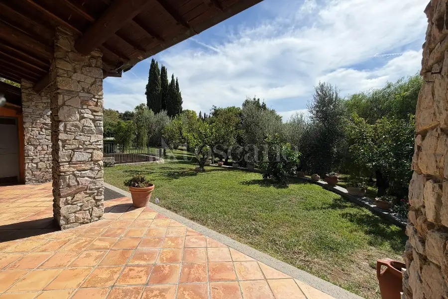 Villa Bifamiliare in vendita di 400 mq a €829.000 (rif. 33/2026)