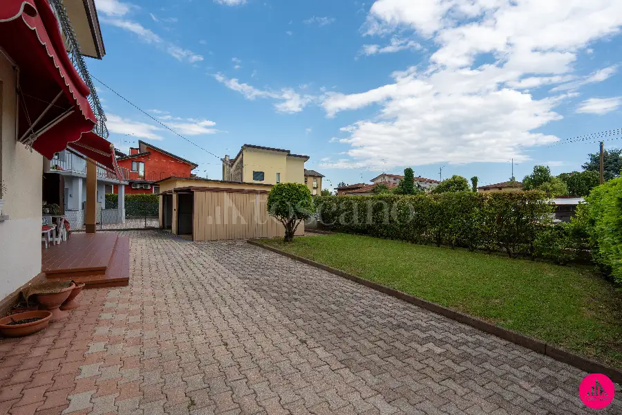 Villa Bifamiliare in vendita di 150 mq a €210.000 (rif. 120/2026)