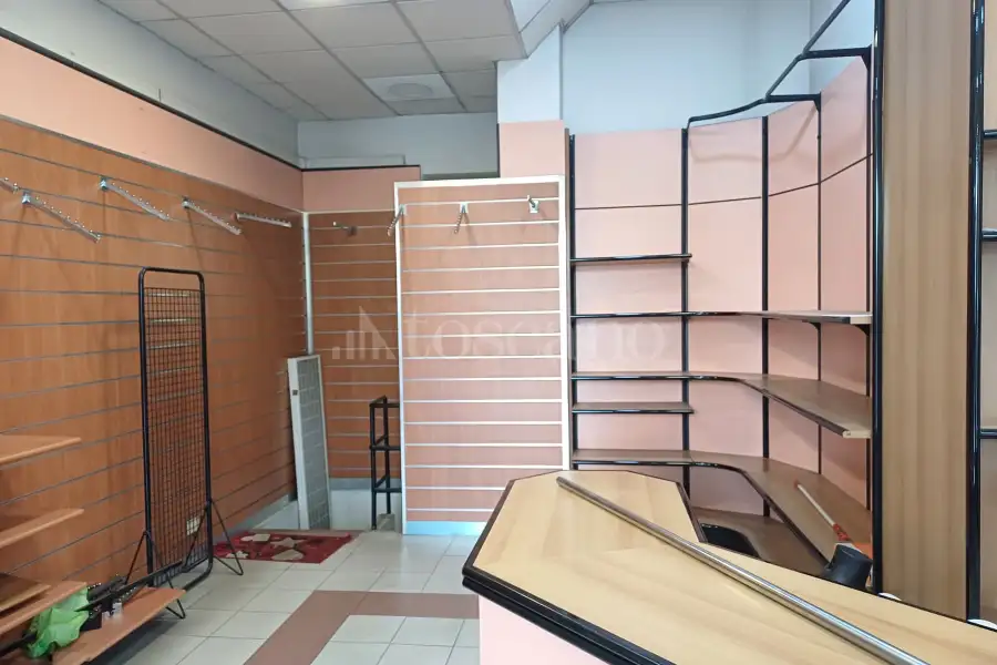 Negozio in vendita di 124 mq a €225.000 (rif. 4/2026)
