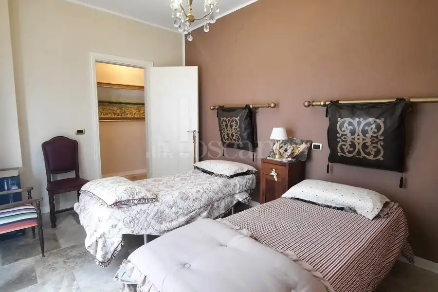 Villa Plurifamiliare in vendita di 800 mq a €795.000 (rif. 6/2025)