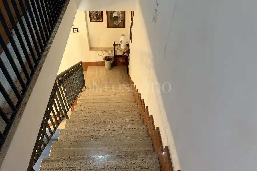 Villa Plurifamiliare in vendita di 400 mq a €399.000 (rif. 137/2026)