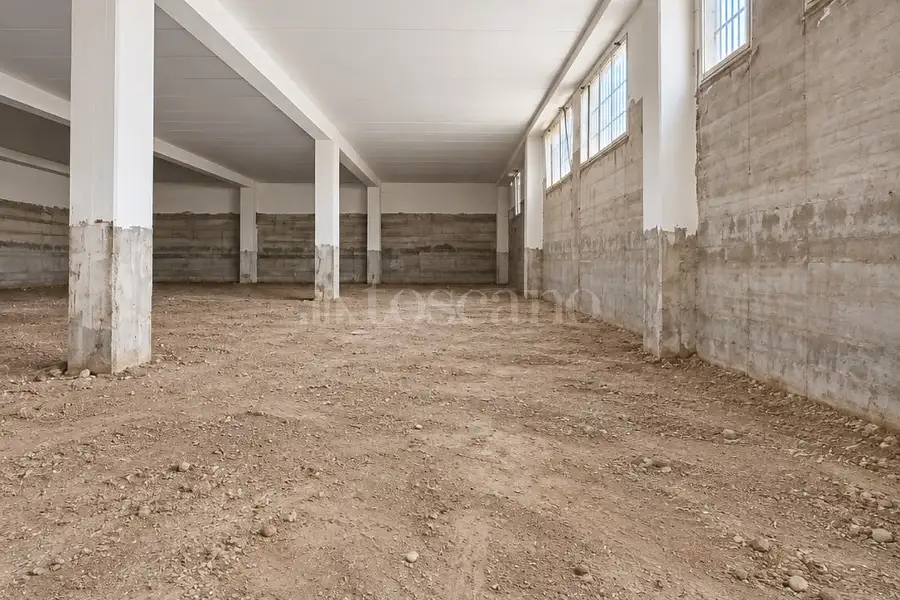 Capannone in vendita di 890 mq a €300.000 (rif. 211/2026)