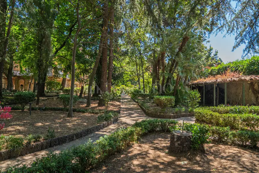 Villa in vendita di 1.200 mq a €4.250.000 (rif. 61/2026)