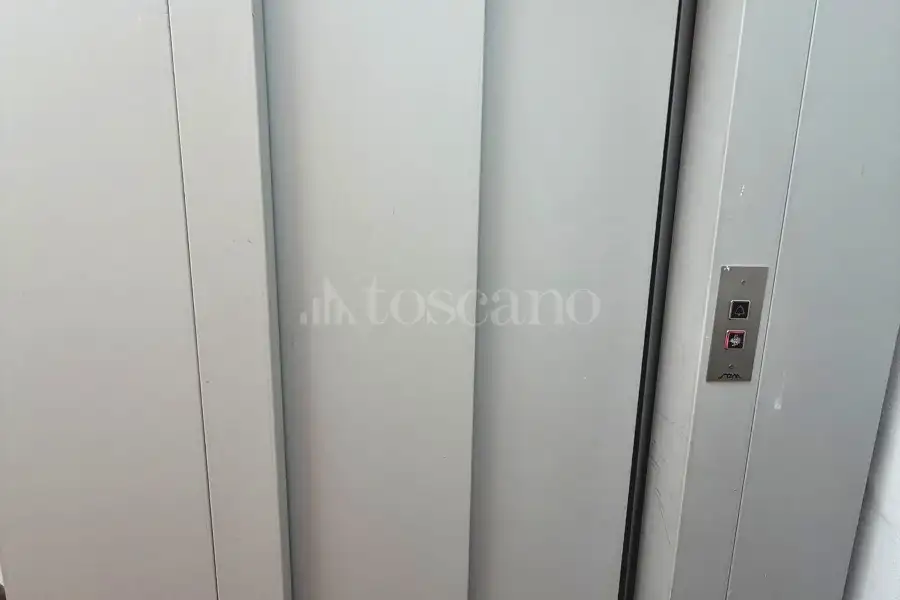 Palazzo in vendita di 1.035 mq a €1.850.000 (rif. 24/2026)