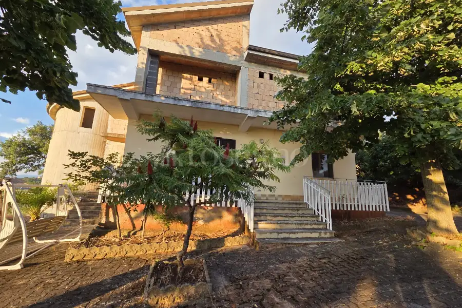 Casa Indipendente in vendita di 300 mq a €225.000 (rif. 14/2026)