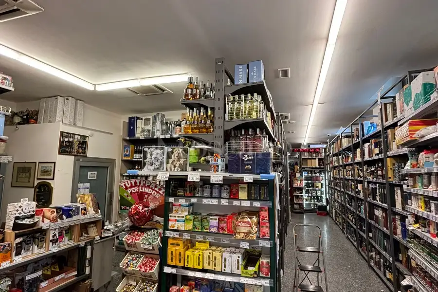 Negozio in vendita di 290 mq a €800.000 (rif. 8/2026)