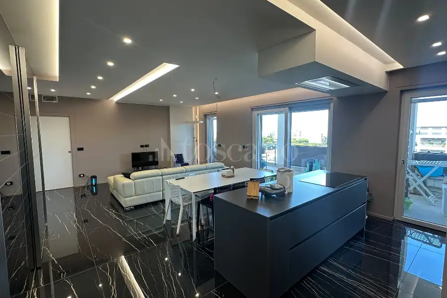 Attico in vendita di 170 mq a €685.000 (rif. 63/2026)
