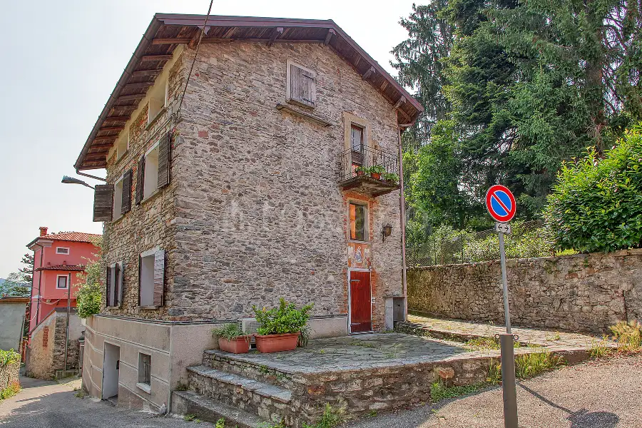 Casa Indipendente in vendita di 500 mq a €360.000 (rif. 21/2026)