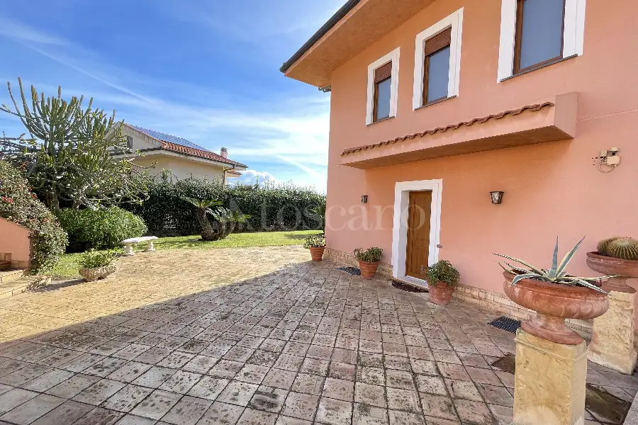 Villa in vendita di 500 mq a €1.500.000 (rif. 45/2025)