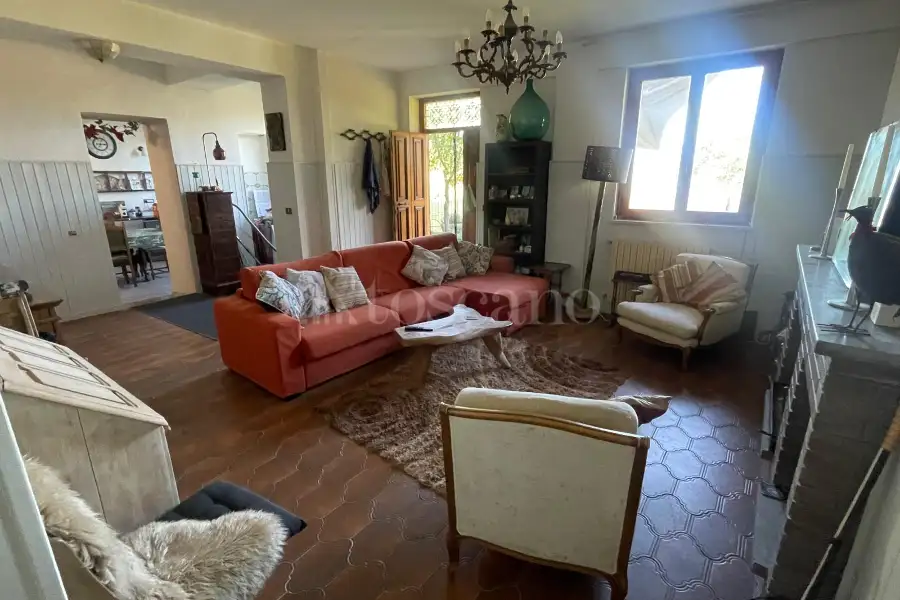 Casa Indipendente in vendita di 300 mq a €249.000 (rif. 18/2026)