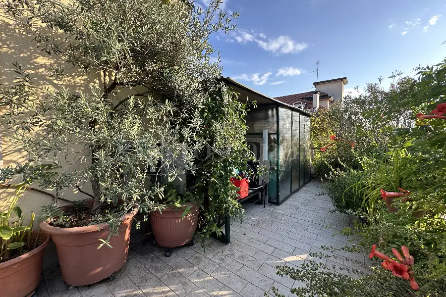 Attico in vendita di 95 mq a €699.500 (rif. 11/2025)