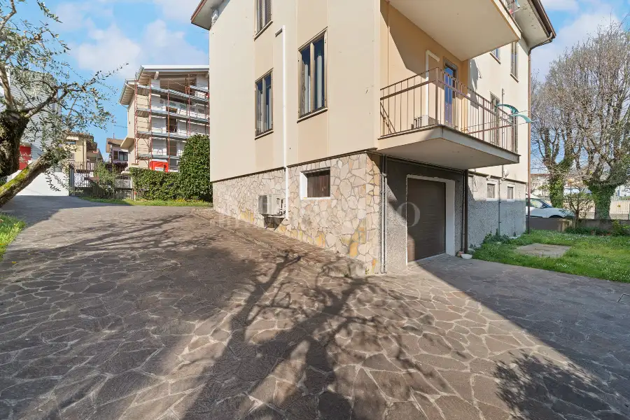 Villa in vendita di 350 mq a €880.000 (rif. 25/2025)