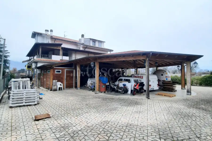 Villa Plurifamiliare in vendita di 800 mq a €795.000 (rif. 6/2025)