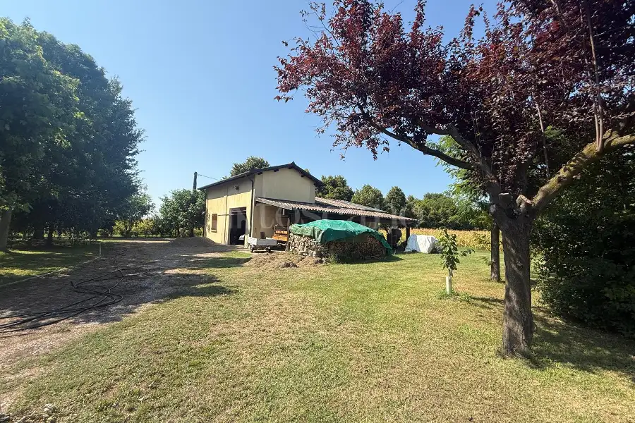 Casa Indipendente in vendita di 600 mq a €1.359.000 (rif. 49/2026)