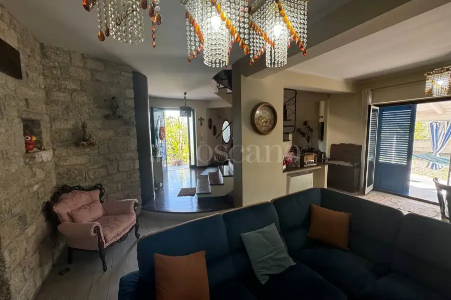 Villa in vendita di 400 mq a €420.000 (rif. 81/2024)