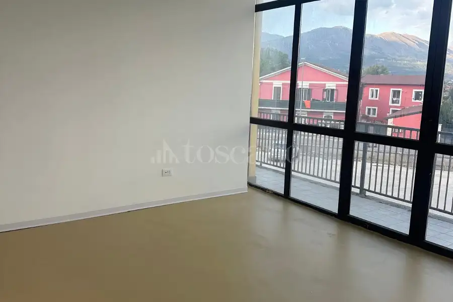 Ufficio in affitto di 300 mq a €3.000 (rif. 83/2026)