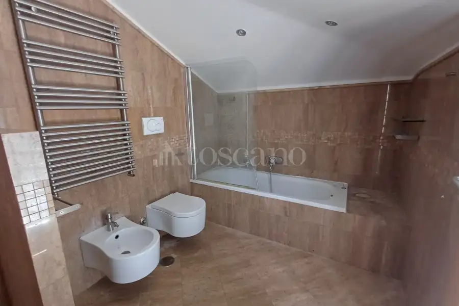 Villa in vendita di 370 mq a €495.000 (rif. 9/2026)