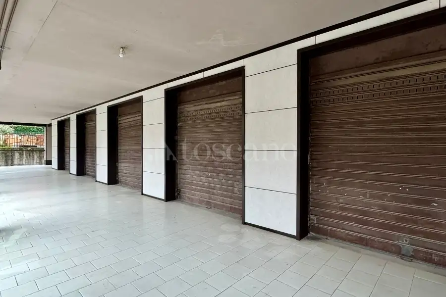 Negozio in vendita di 180 mq a €85.000 (rif. 11/2026)
