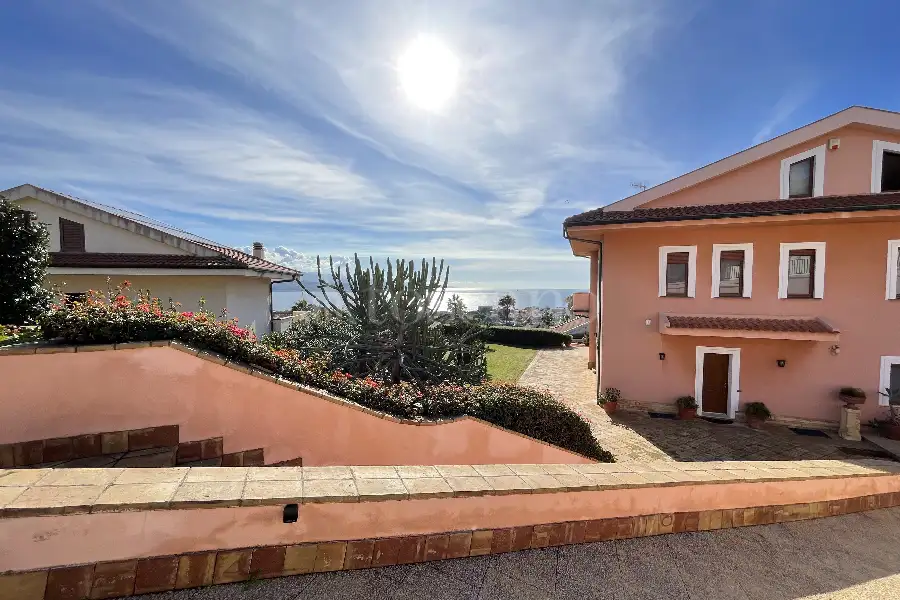 Villa in vendita di 500 mq a €1.500.000 (rif. 45/2025)