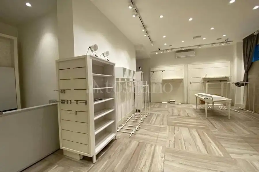 Negozio in vendita di 140 mq a €325.000 (rif. 70/2025)