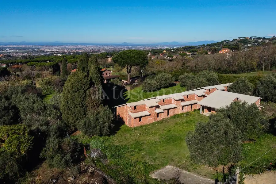 Casale in vendita di 6.600 mq a €789.000 (rif. 17/2025)