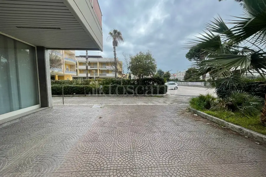 Negozio in vendita di 77 mq a €79.000 (rif. 9/2026)