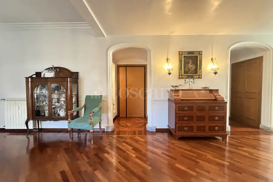 Attico in vendita di 250 mq a €990.000 (rif. 6/2026)