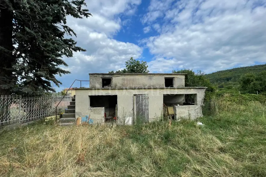 Villa Bifamiliare in vendita di 200 mq a €180.000 (rif. 45/2025)