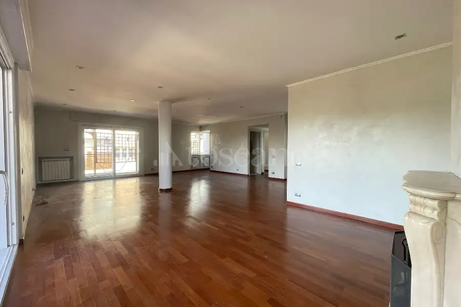 Attico in vendita di 230 mq a €1.650.000 (rif. 1/2026)