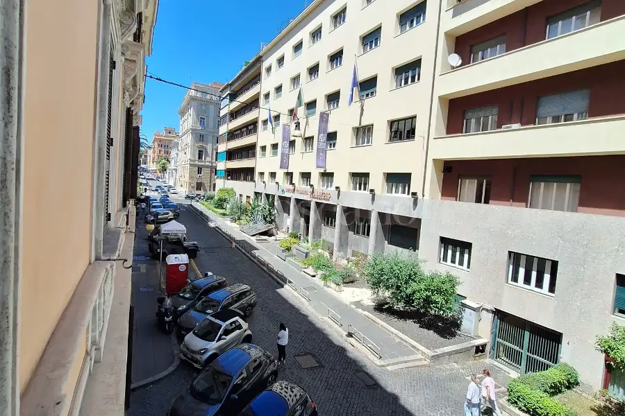 Ufficio in affitto di 243 mq a €6.300 (rif. 53/2026)