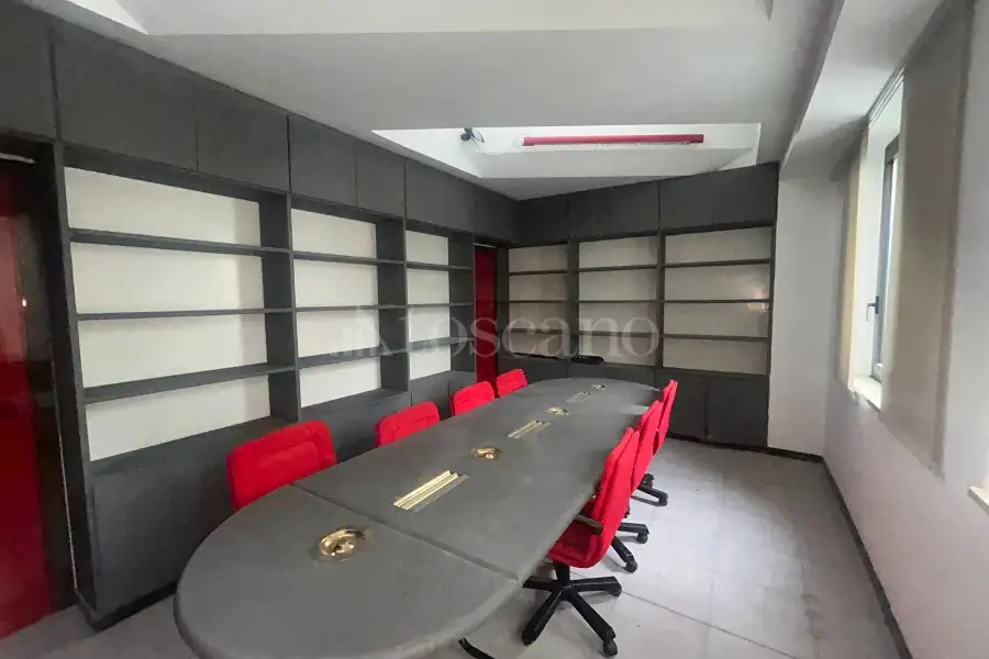 Ufficio in vendita di 239 mq a €229.000 (rif. 4/2026)