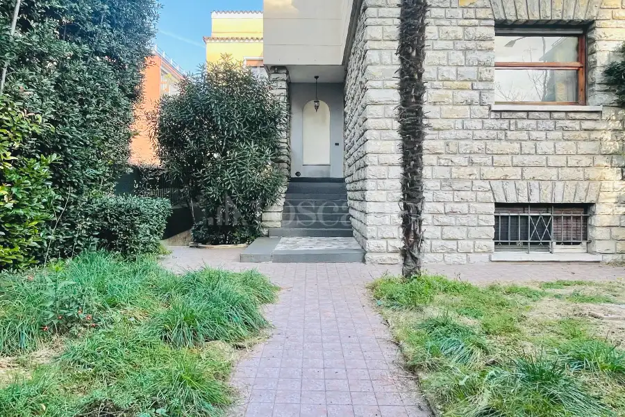 Villa Plurifamiliare in vendita di 255 mq a €650.000 (rif. 3/2026)