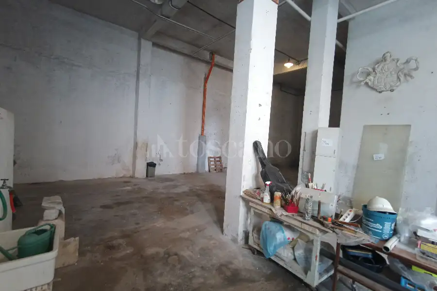 Garage in vendita di 298 mq a €295.000 (rif. 3/2026)