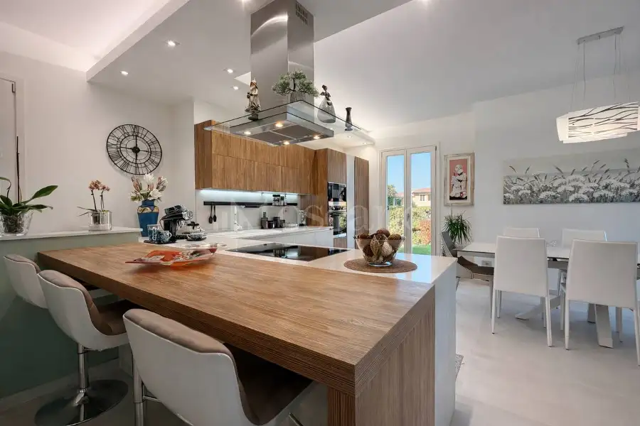 Villa in vendita di 240 mq a €595.000 (rif. 7/2026)